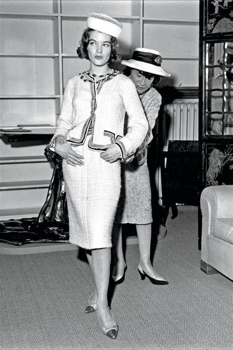 coco chanel 1920's|how coco chanel changed fashion.